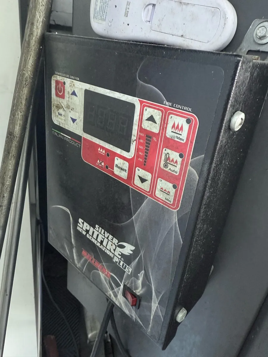 For quick sale Valoriani Pizza Oven  Wood & Gas - Image 4