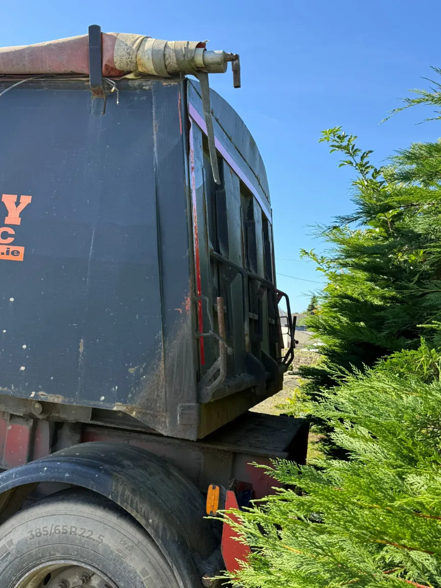 2004 Dennison Tri-axle Bulk Tipping Trailer - Image 3