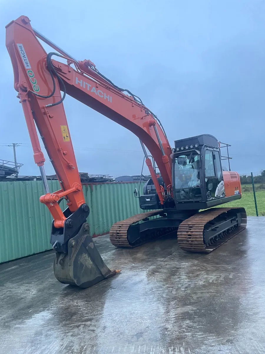 HITACHI ZX210-6 - Image 1