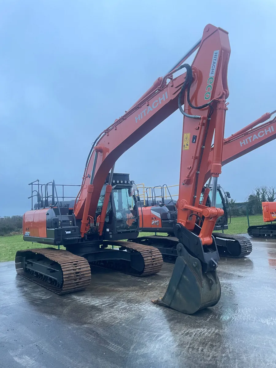 HITACHI ZX210-6 - Image 2