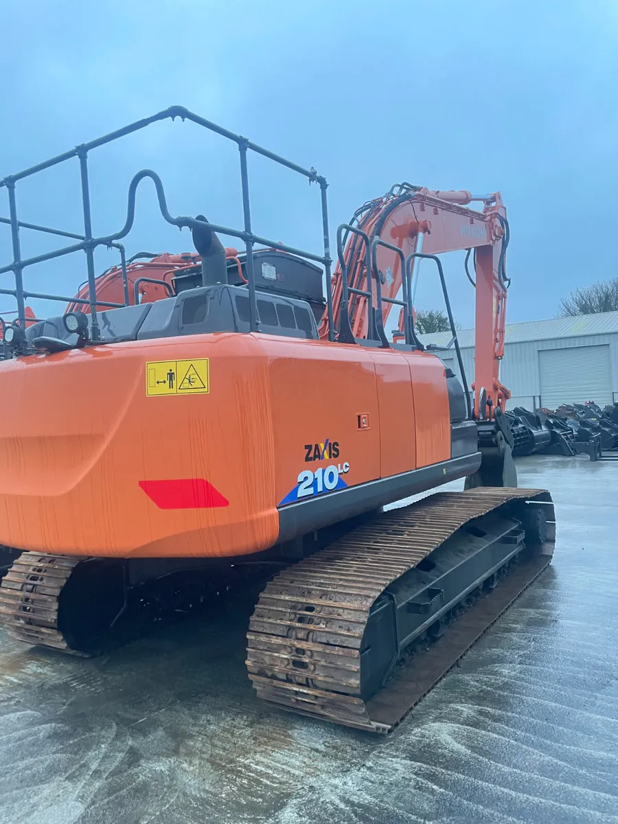 HITACHI ZX210-6 - Image 3