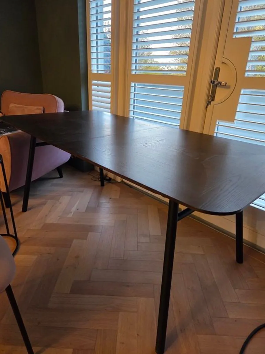 Absolutely stunning designer extendable ( from 6 to 8 /10 chairs)dark oak dining table for sale! A must see!! - Image 4
