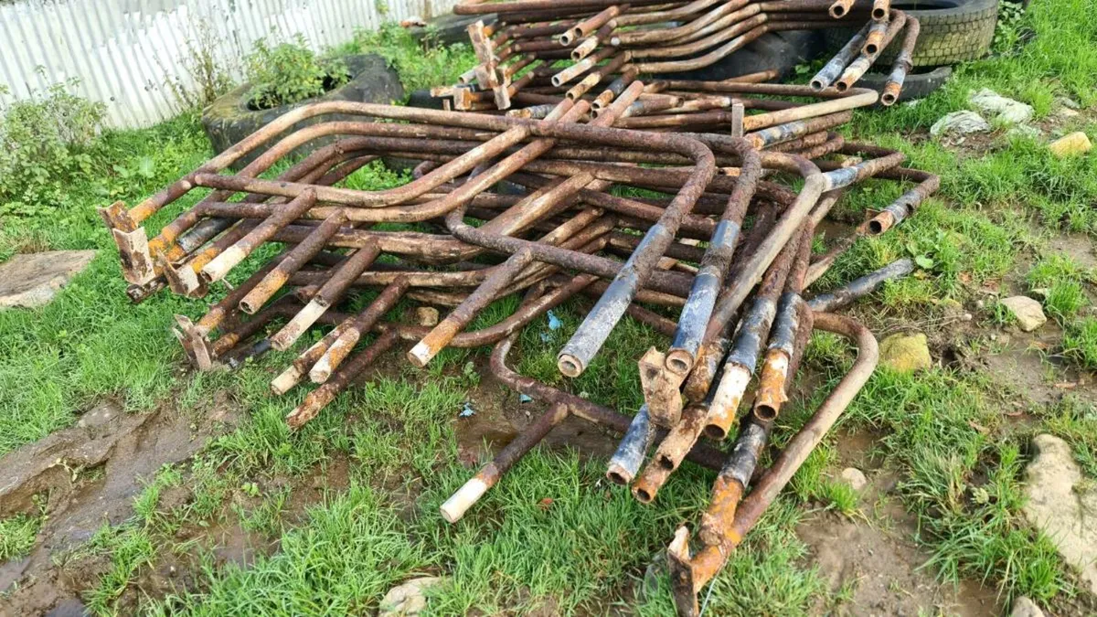 Good used cubicles and mats - Image 2