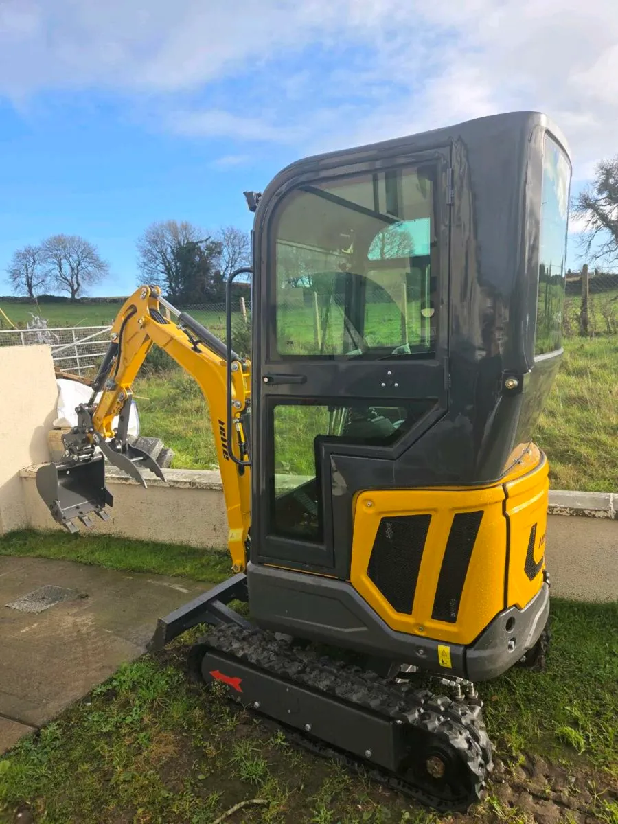 Mini digger 1.6 tone & Mini dumper 800kg for hire - Image 1