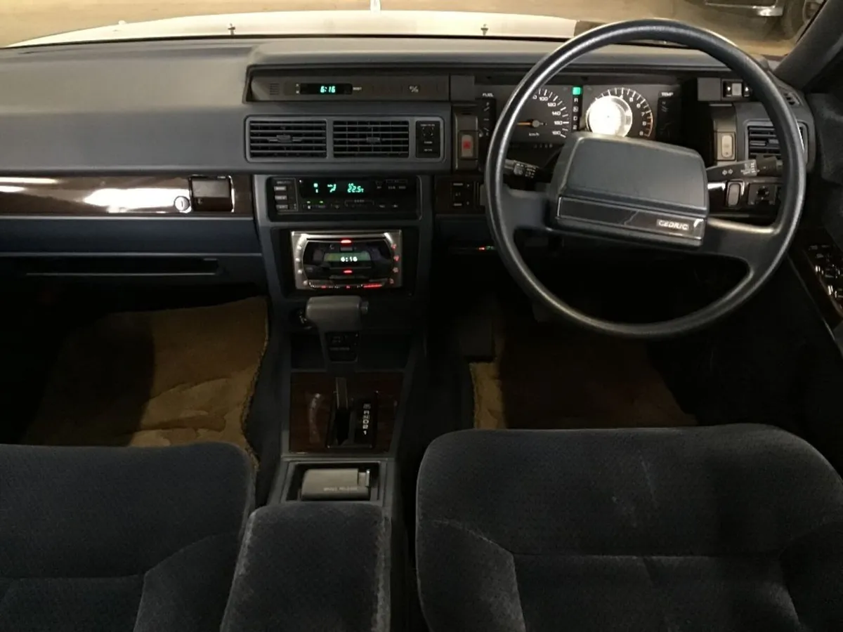 Nissan Cedric VG20DET V6 2.0L Turbo 1987 VIP style - Image 4