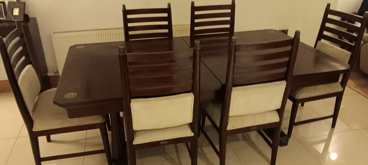 Purdeys of Hawkhurst Mahogany table and 8 chairs - Image 1