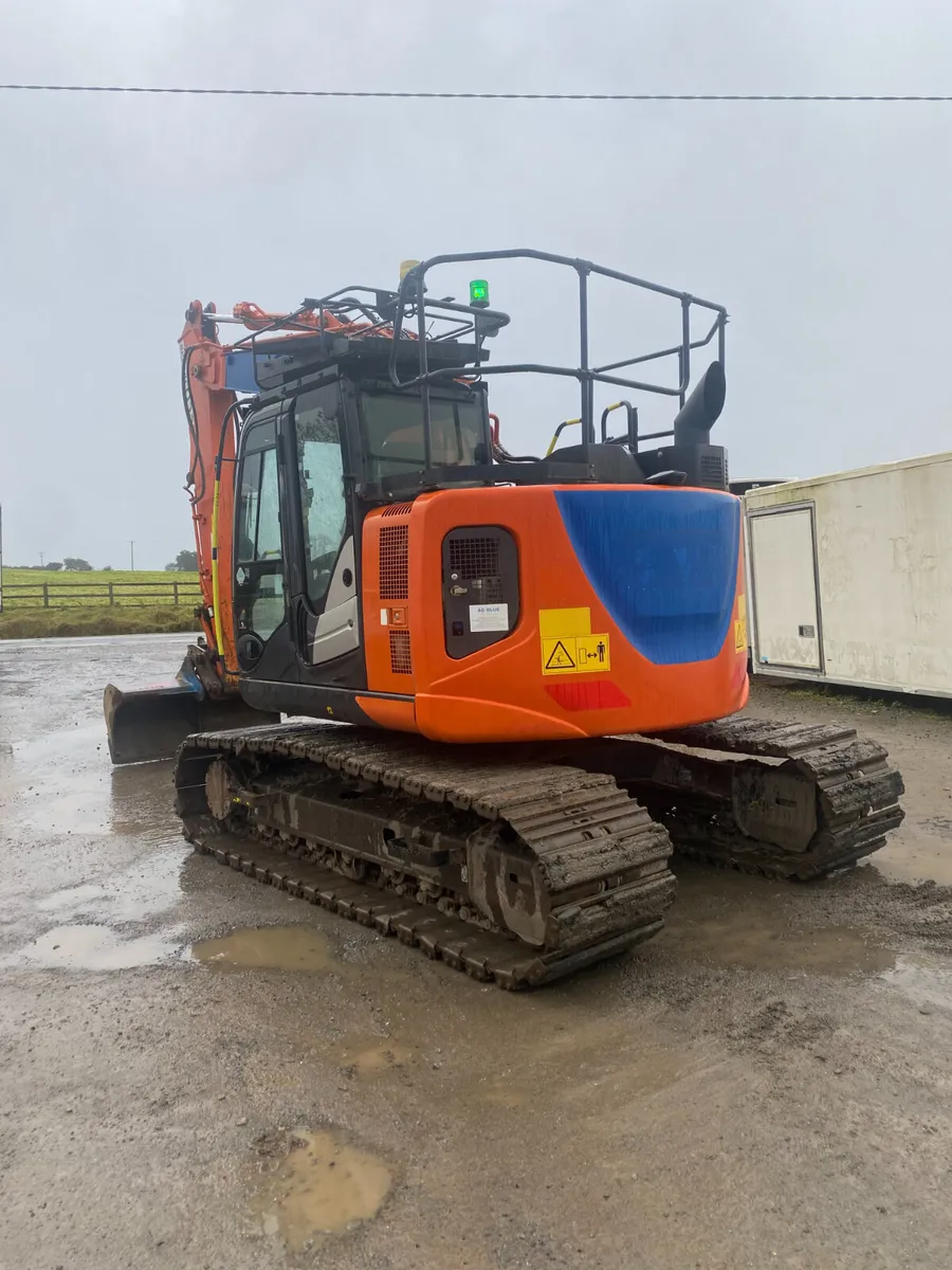 2019 Hitachi 135-6 original - Image 2