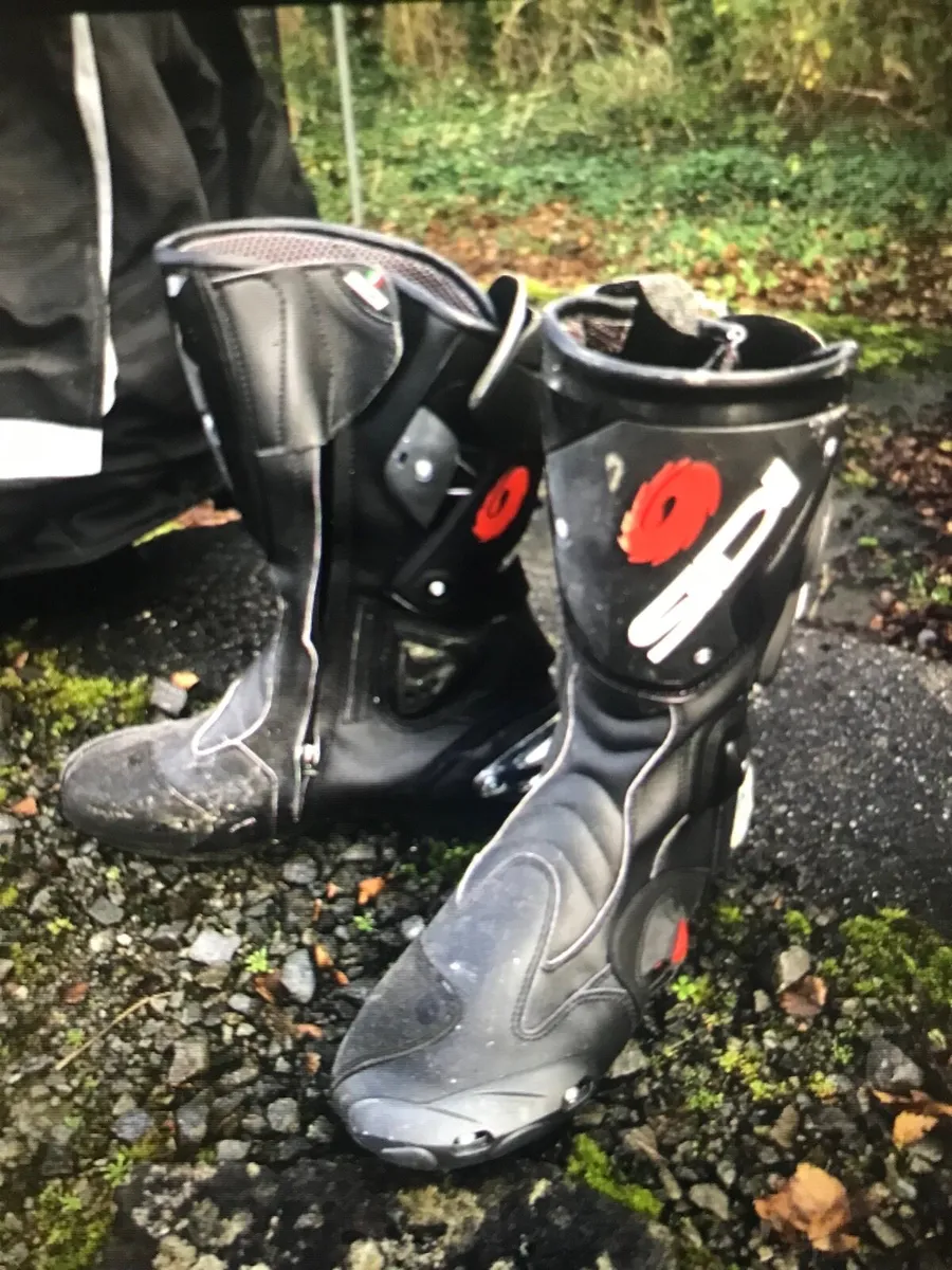 Motorcycle leathers and SIDI boots - Image 2