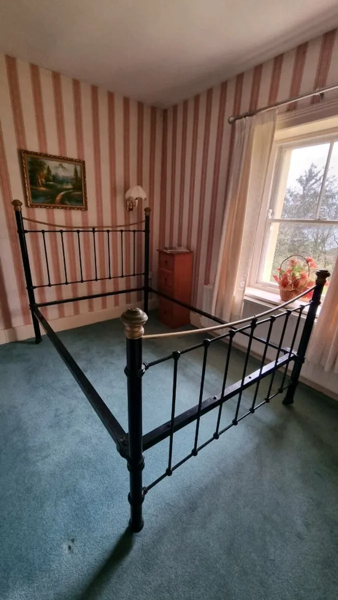 Antique cast iron bed frame - Image 2