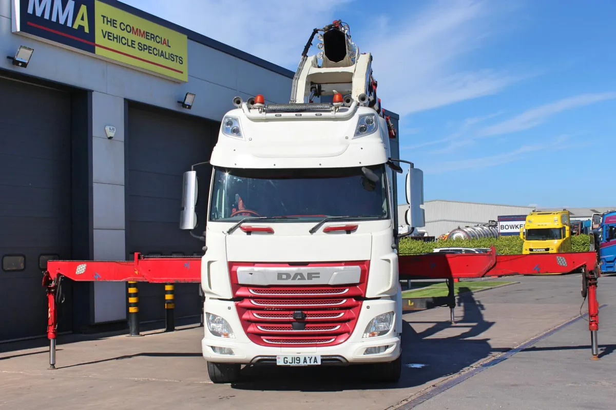 2019 (19) DAF8X2 BEAVERTAIL W/ CRANE (EURO 6) - Image 3