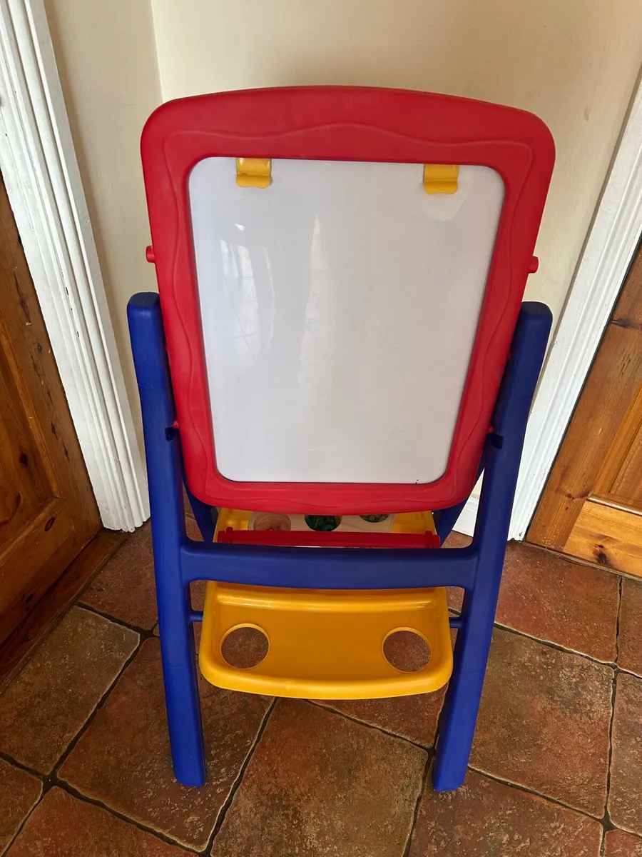 Crayola Easel - Image 1