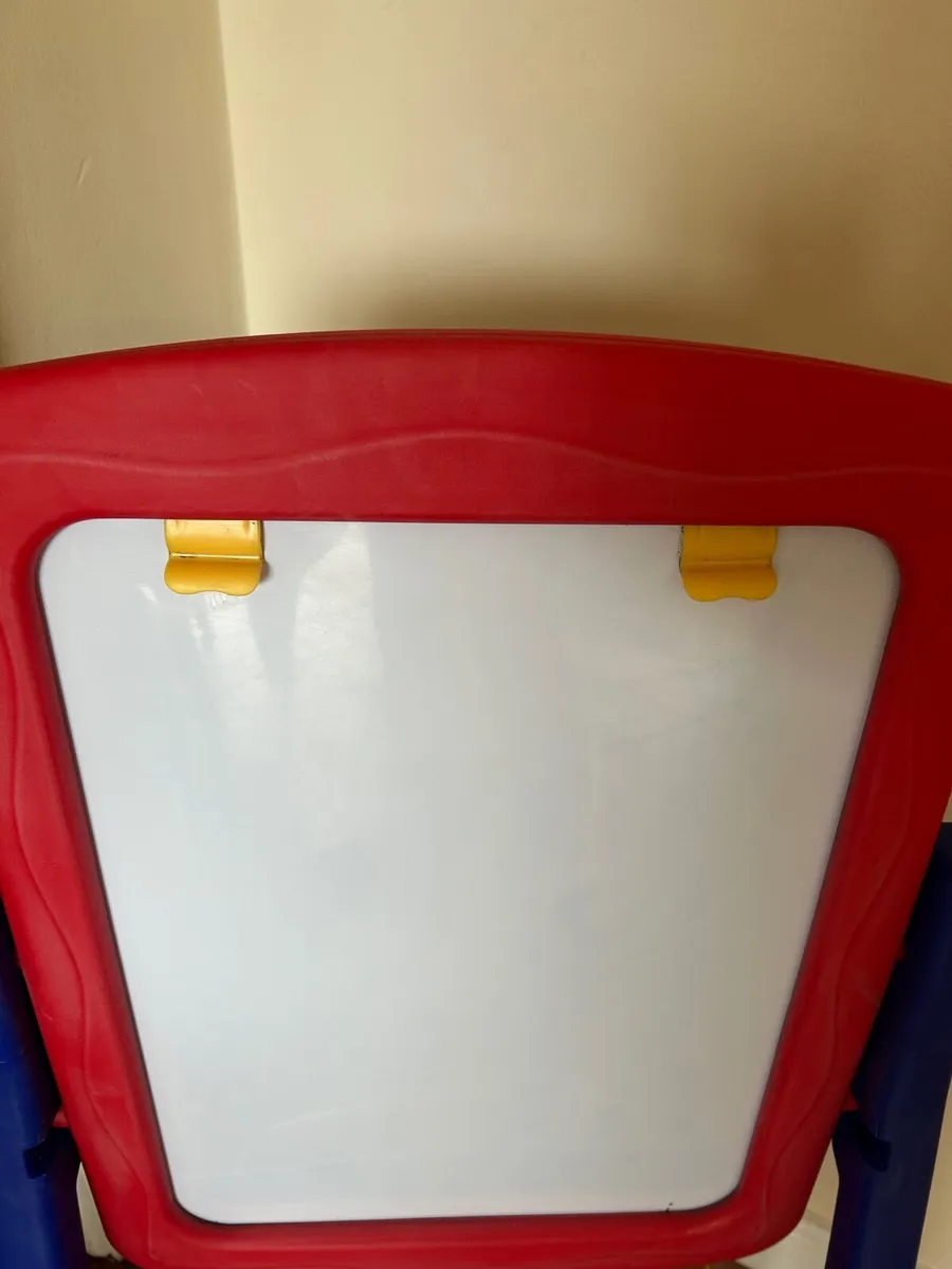 Crayola Easel - Image 2