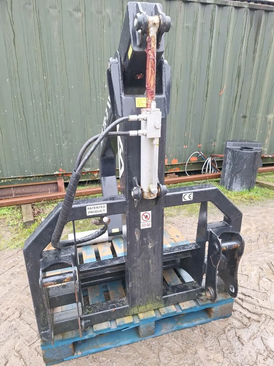 TR3 bale trunk for JCB 3CX - Image 4