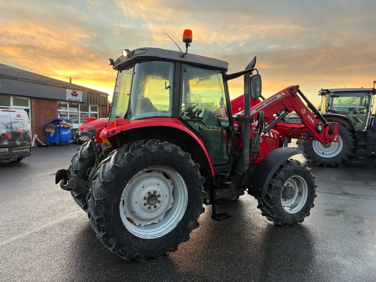 Massey Ferguson 5455 2010 - Image 3