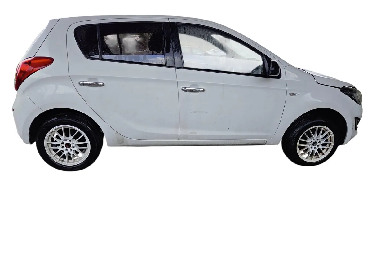 2017 HYUNDAI I20 For Breaking/Dismantling - Image 2