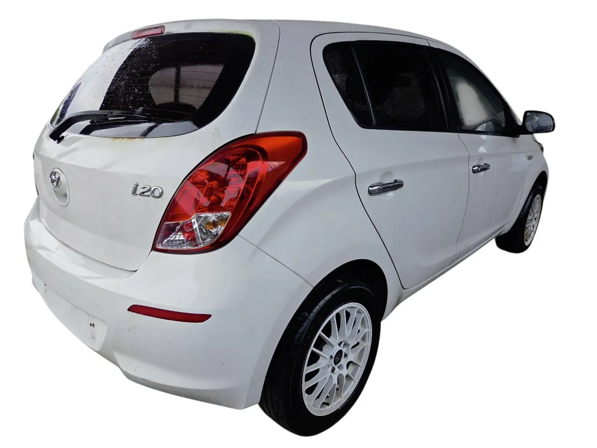 2017 HYUNDAI I20 For Breaking/Dismantling - Image 3