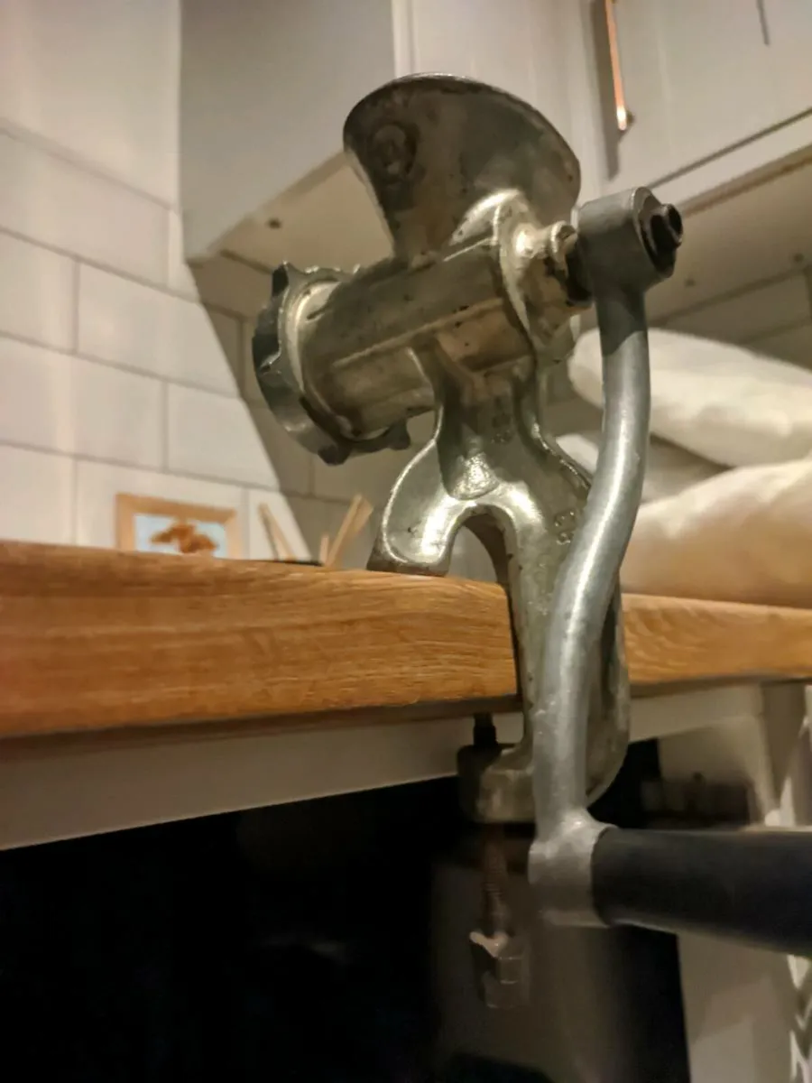 Stainless steel hand meat mincer - Image 3