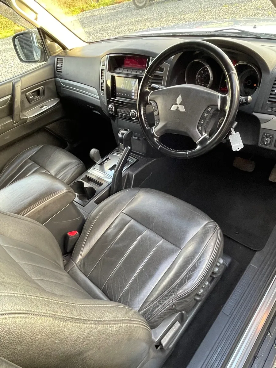 2015 Mitsubishi Shogun SWB Auto DEPOSIT TAKEN - Image 4