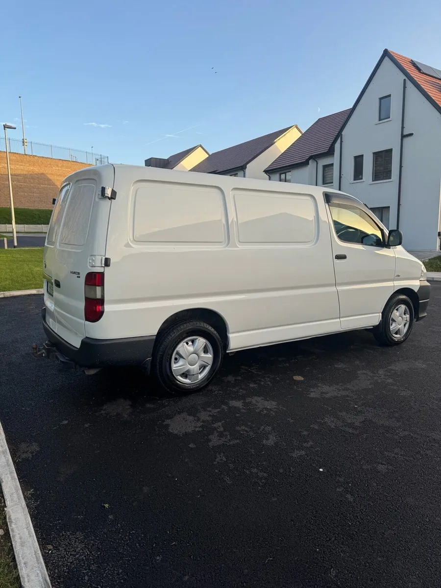 Toyota Hiace - Image 3