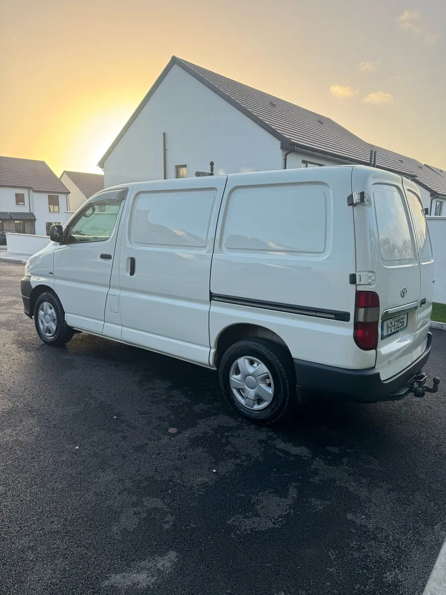 Toyota Hiace - Image 4