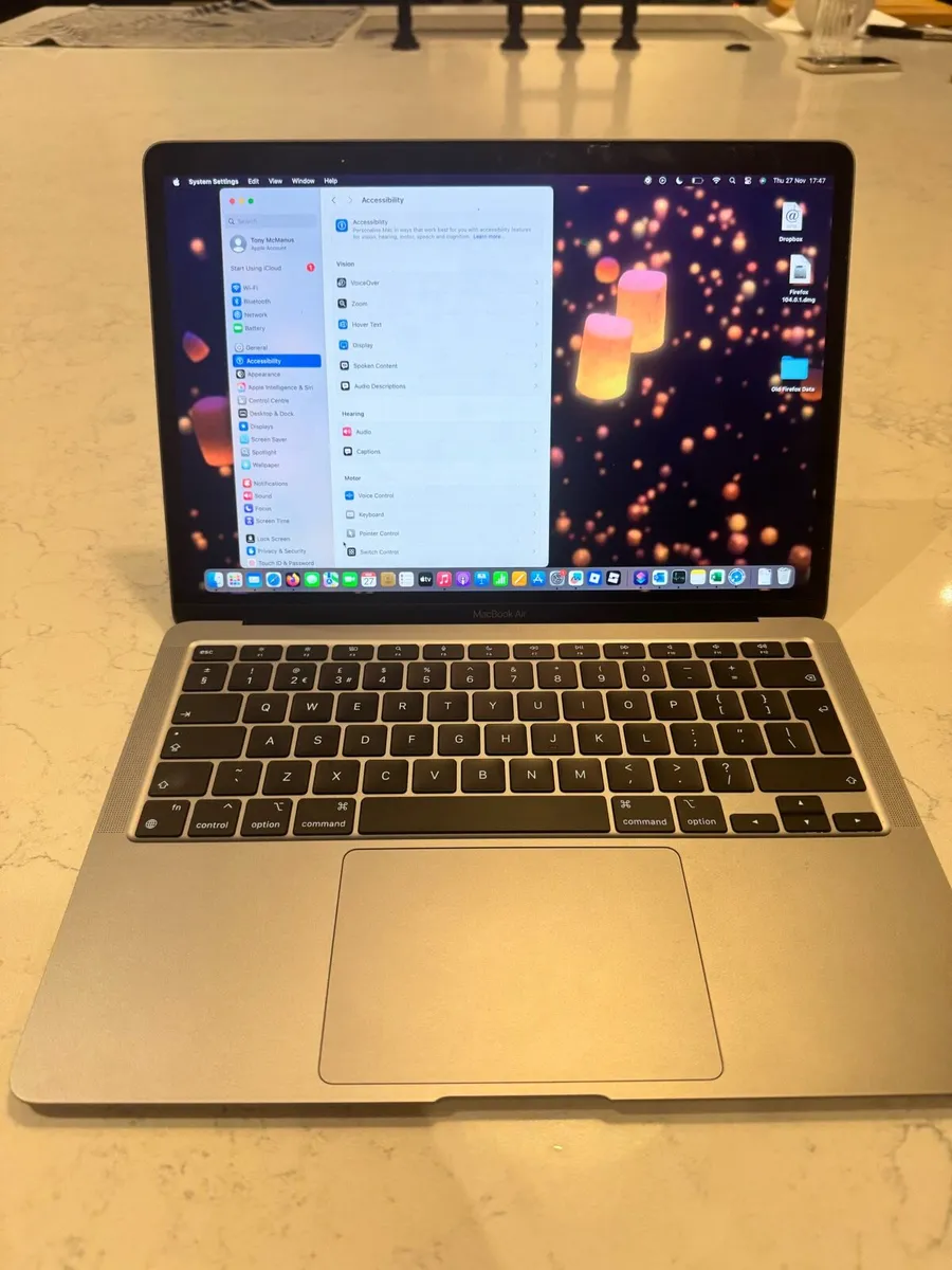 Apple laptop Air M1 2020 - Image 1