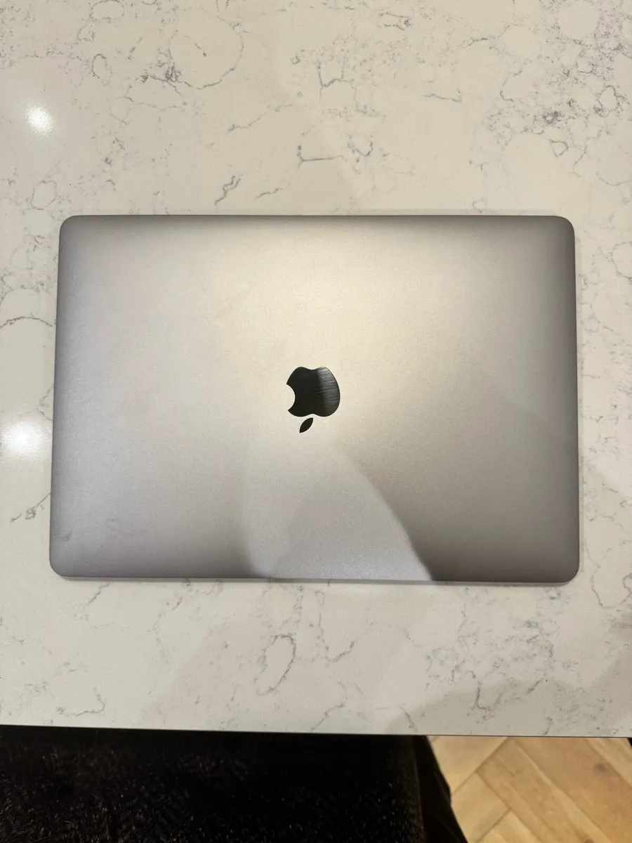 Apple laptop Air M1 2020 - Image 2