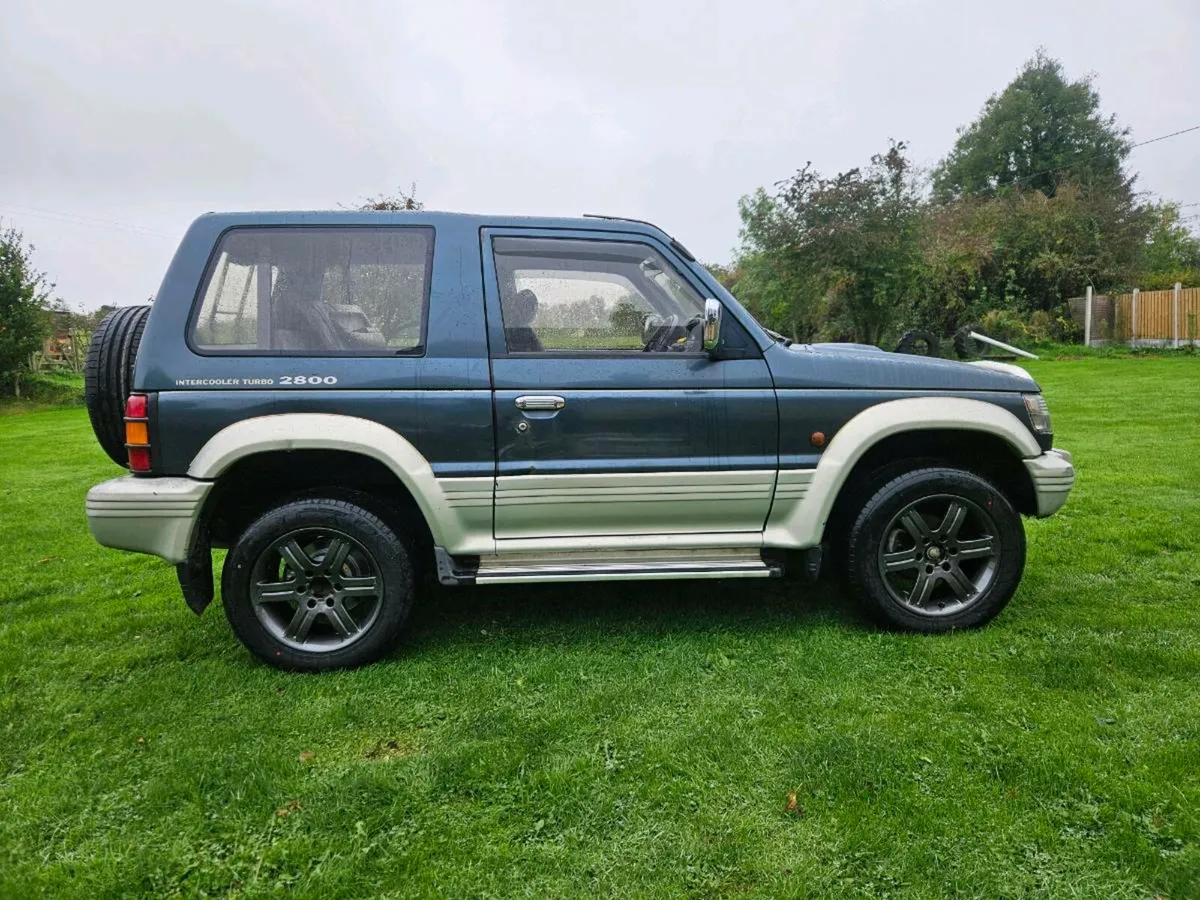 Mitsubishi pajero passenger - Image 1