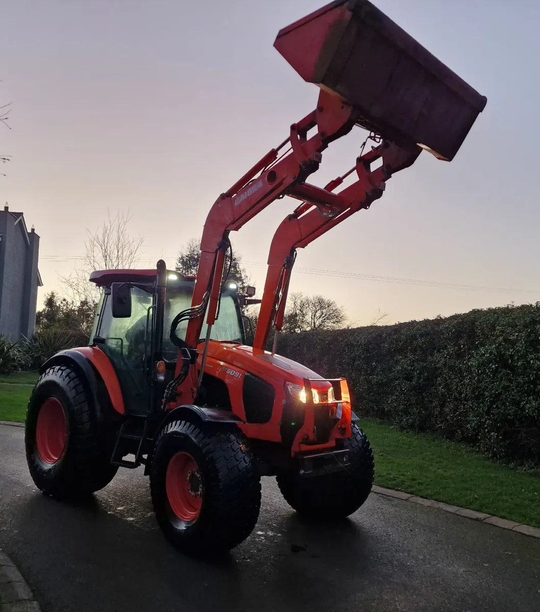 Kubota M5091 100hp Tractor with Loader - Image 3