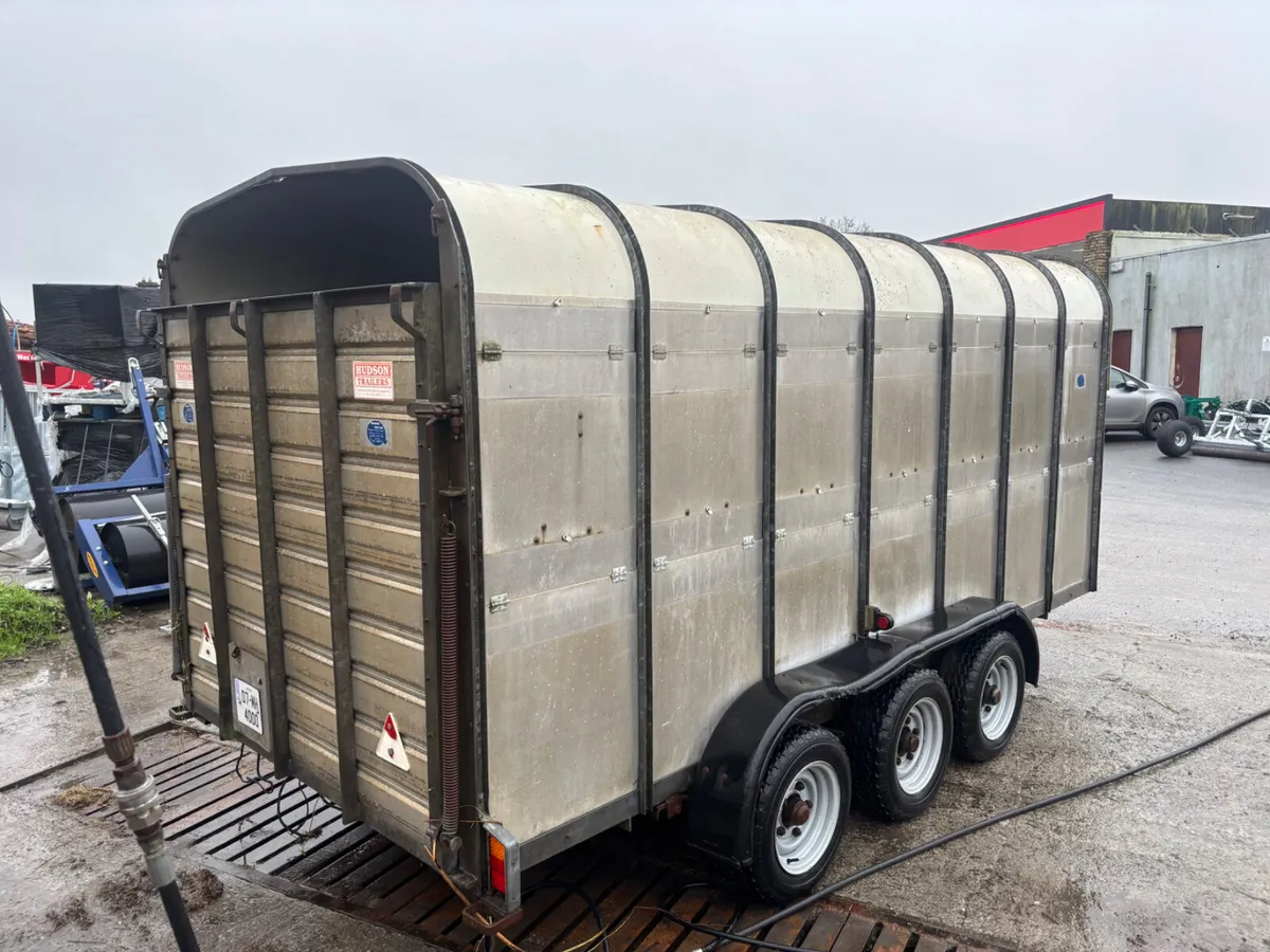 hudson 14ft livestock trailer - Image 1