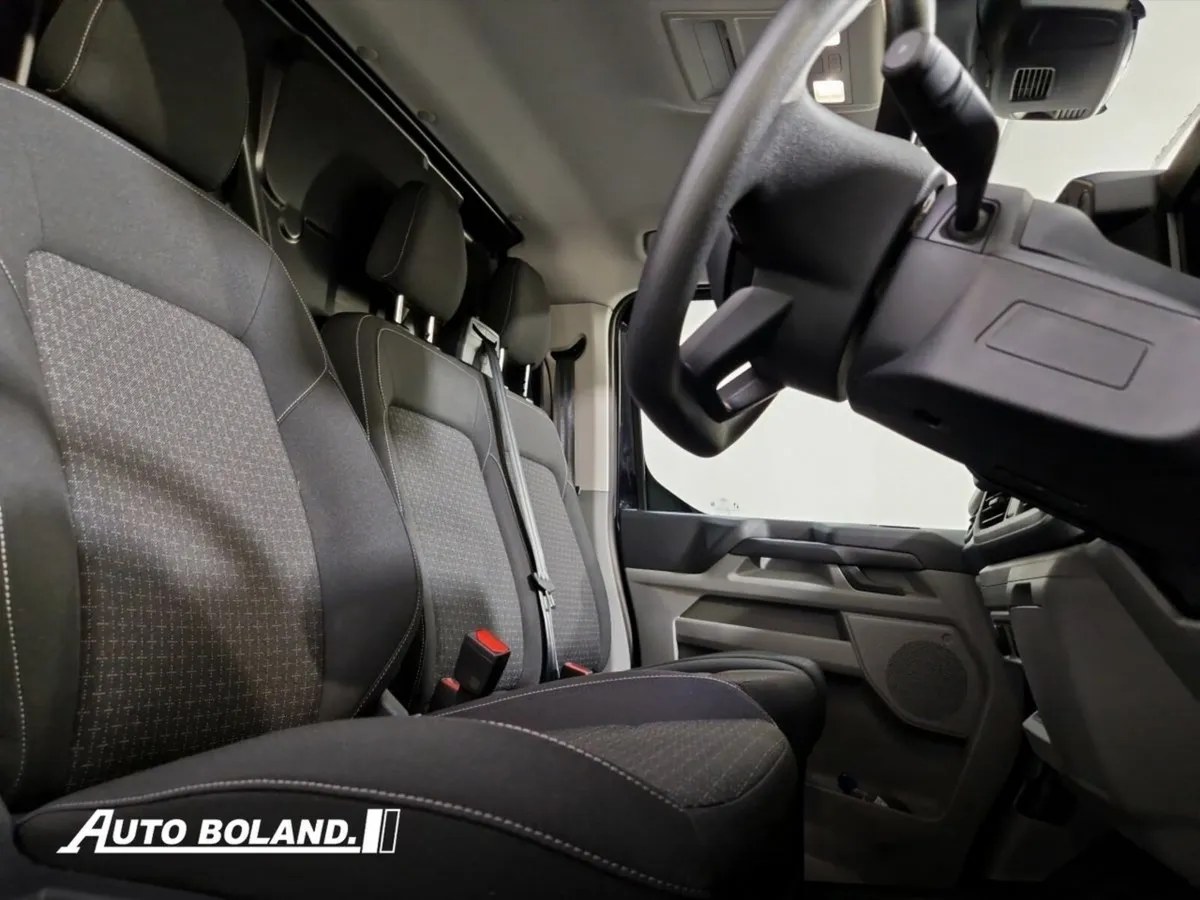 Ford Transit Custom 2.5 PHEV 320 SWB TREND - Image 4