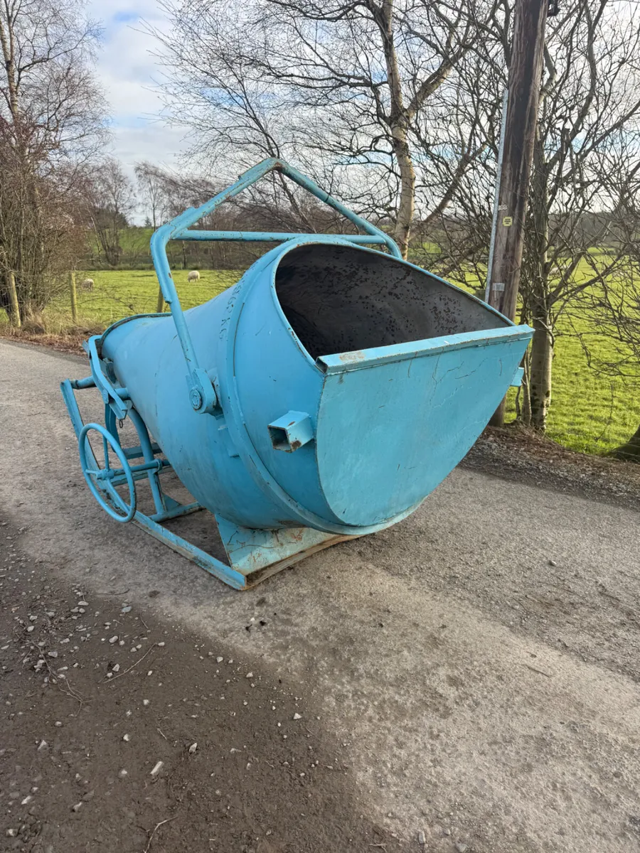 Concrete Skip - Image 2