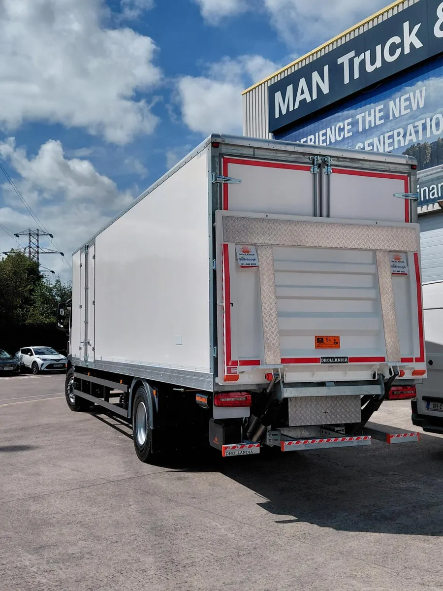 New TGM 18.290 with 30' box body - Image 3