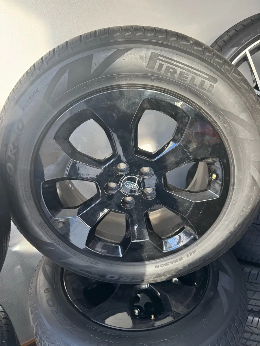 Land Rover Defender Allow Wheels - Image 1