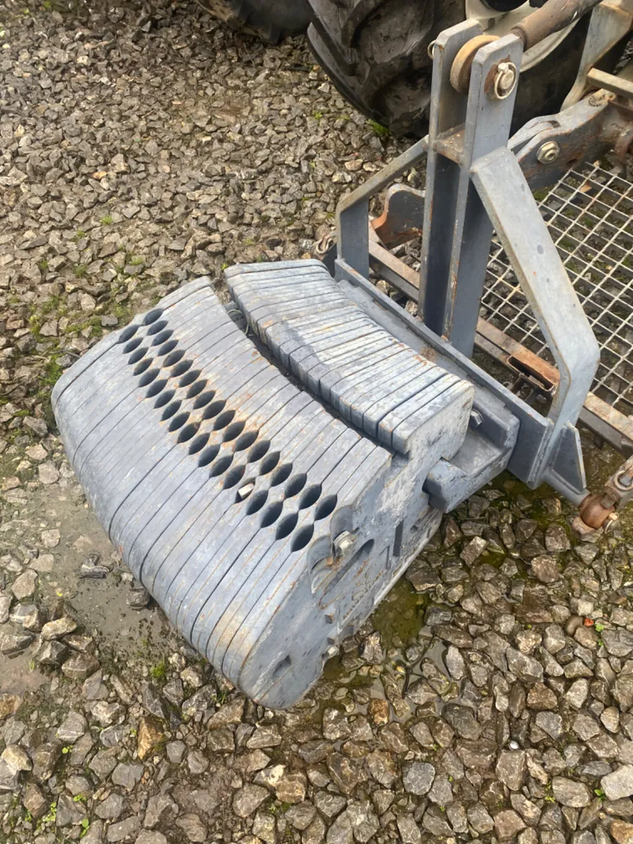 New Holland Fan Weights C/W 3PL Frame & Carrier - Image 3