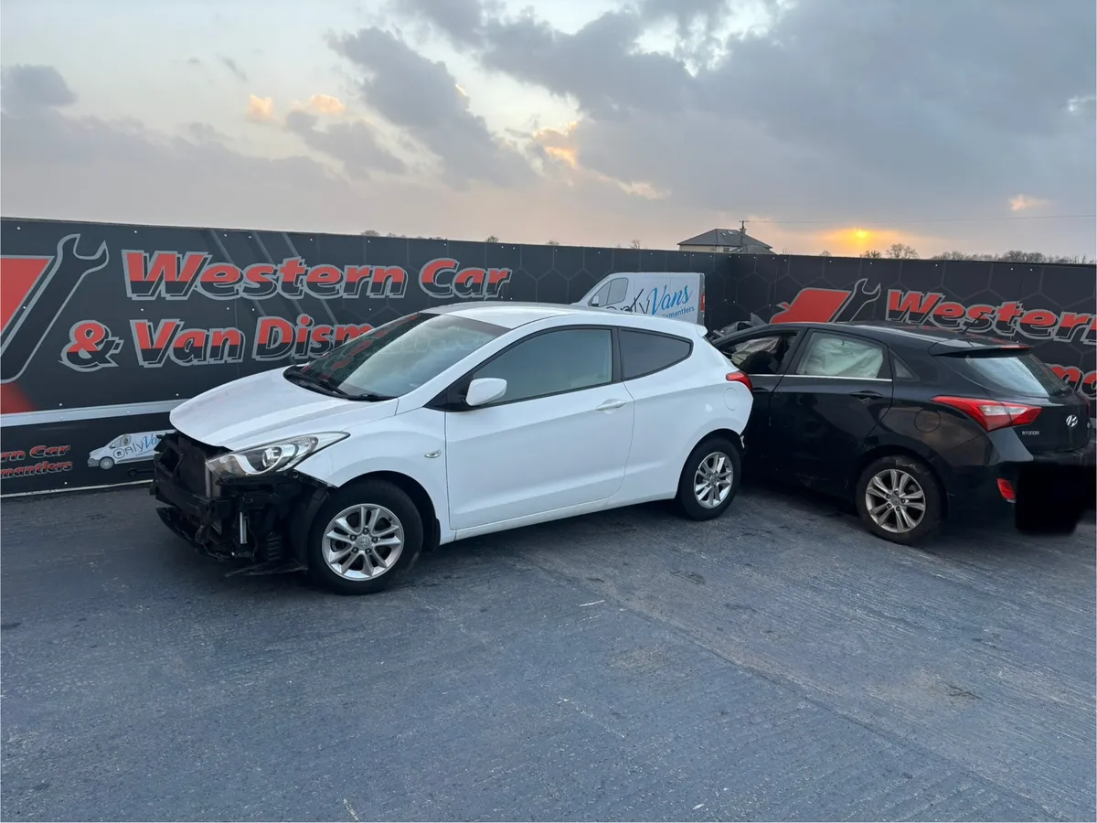 152 Hyundai i30 1.4 diesel cars for dismantling