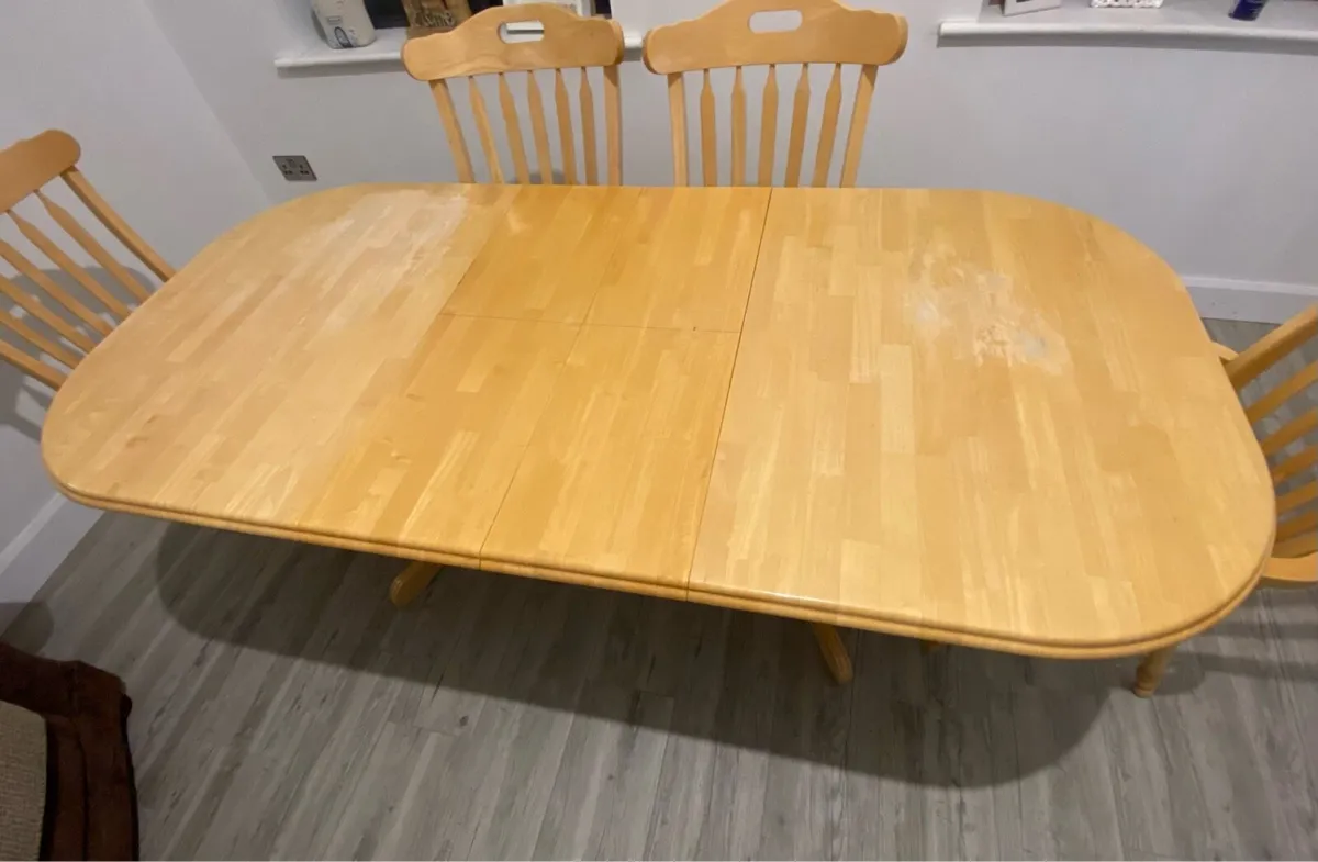 Kitchen Table extendable & 6 matching chairs - Image 2