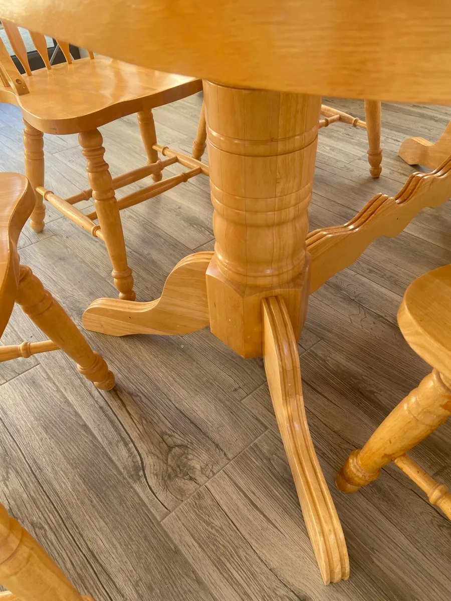 Kitchen Table extendable & 6 matching chairs - Image 3