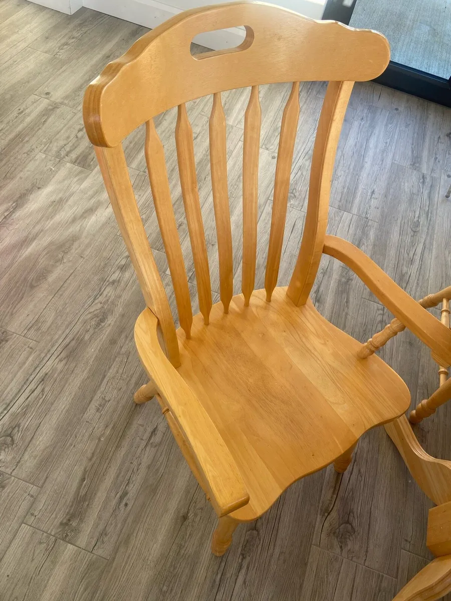 Kitchen Table extendable & 6 matching chairs - Image 4