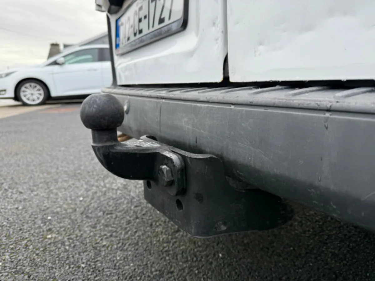 Ford Transit Custom 2.2 Custom 270 Trend 5DR - Image 4