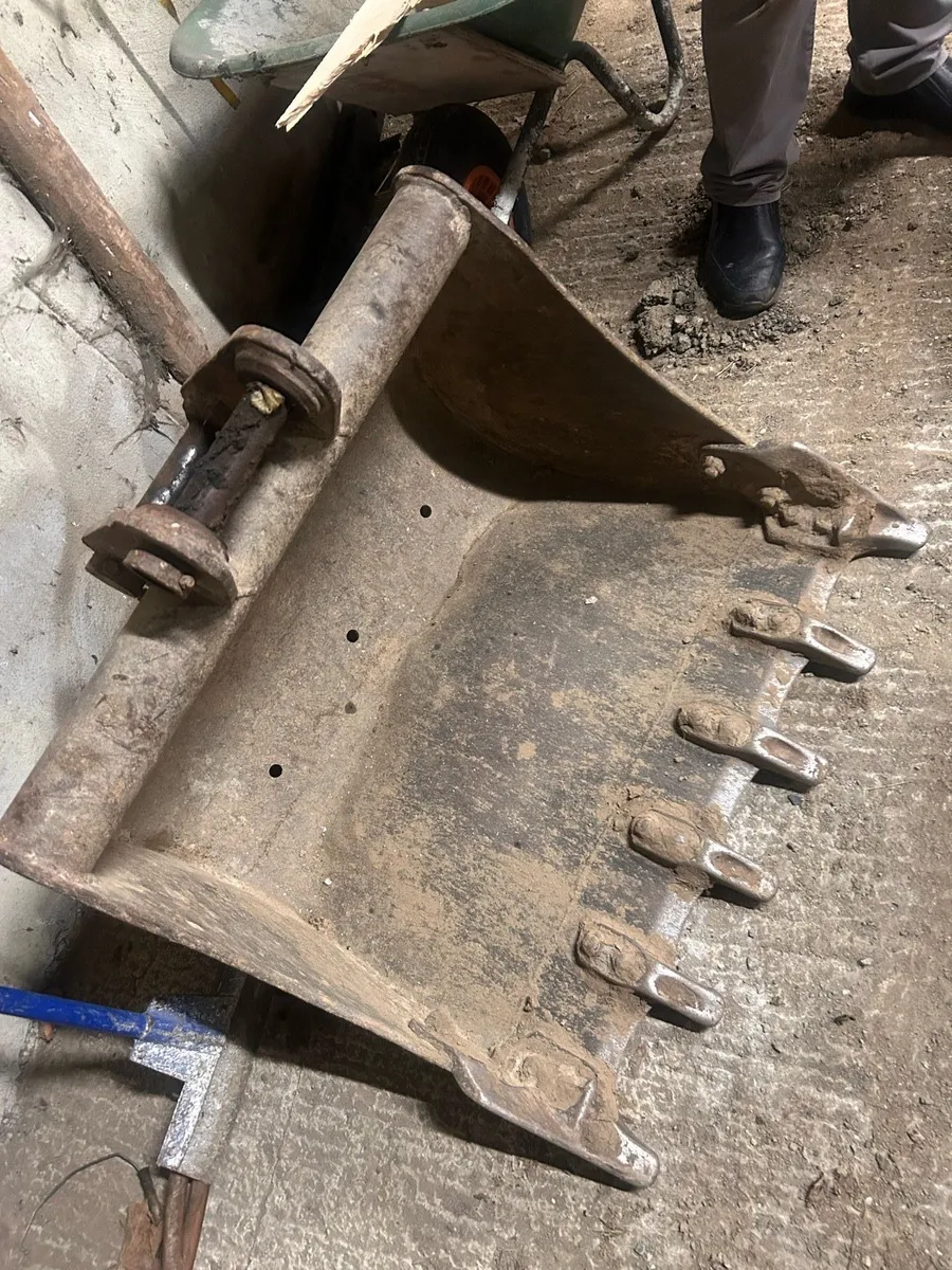 5 ton excavator buckets / raking bucket - Image 2