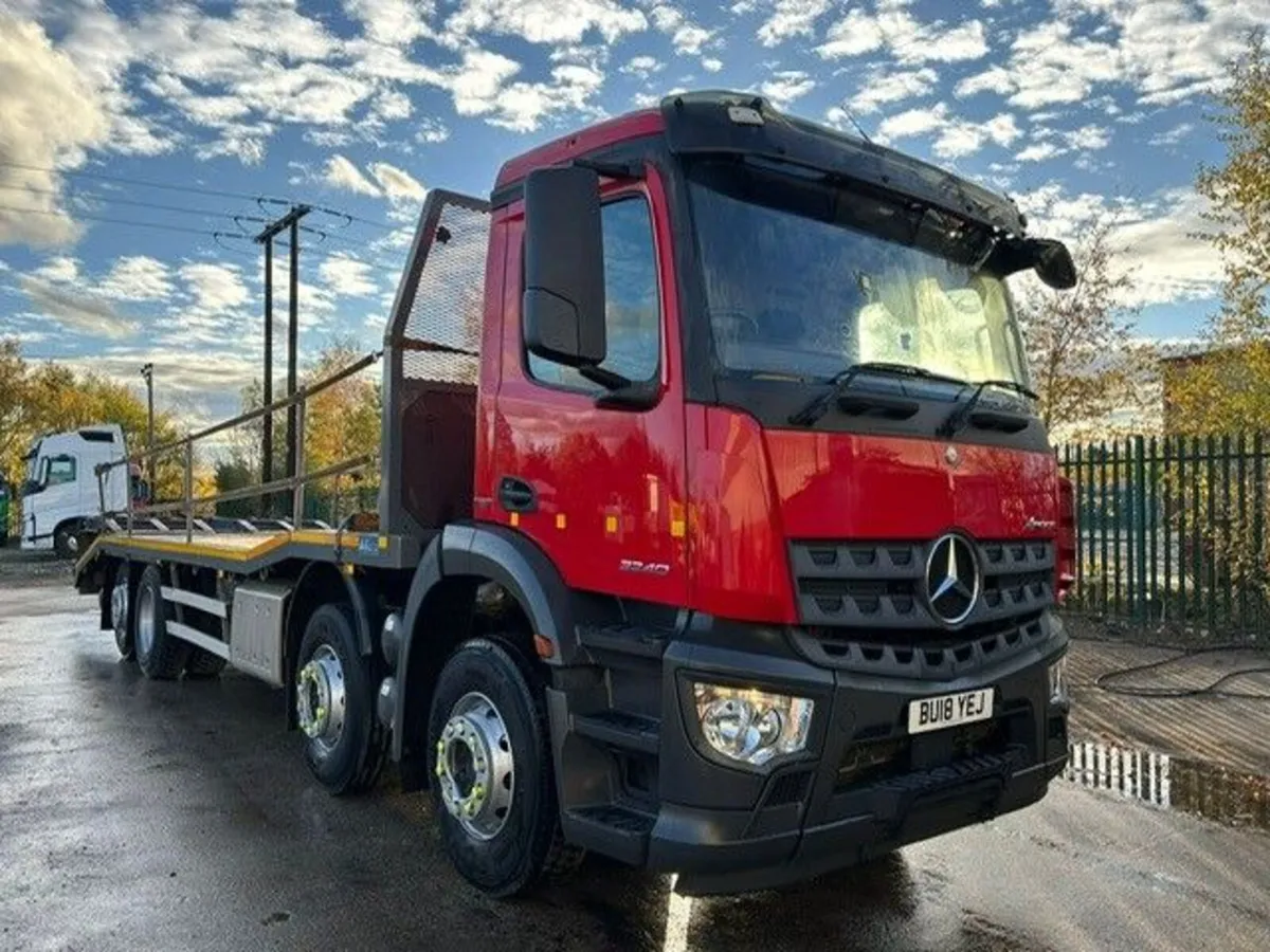 2018 Mercedes Arocs 3240 8x2 R/Lift Beavertail - Image 1