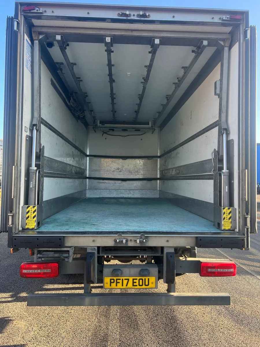 2017 12Ton daf 45/180 17D Meatrailer and loading a - Image 4