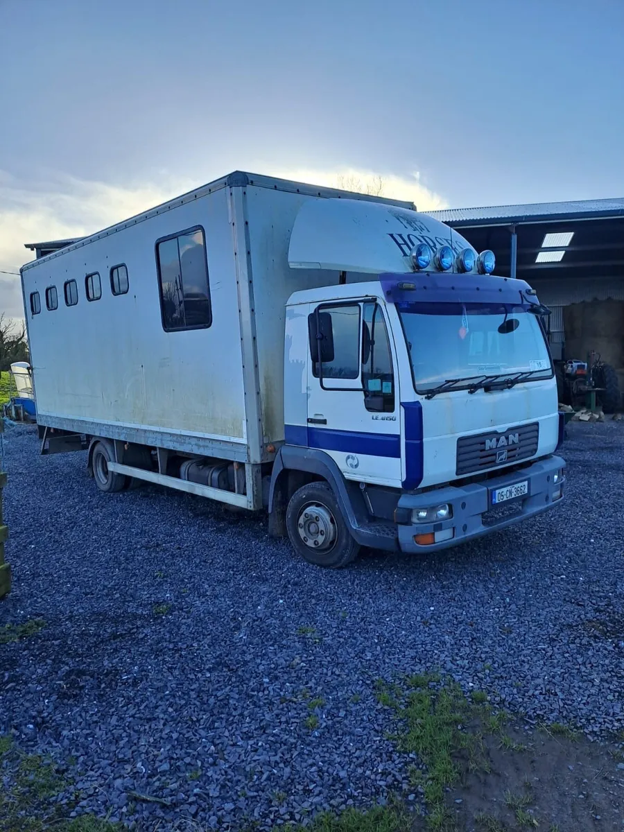 Horse lorry - Image 1