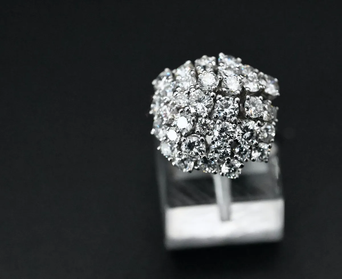 Vintage 1970s 4.1ct Diamond Cluster Ring - Image 4