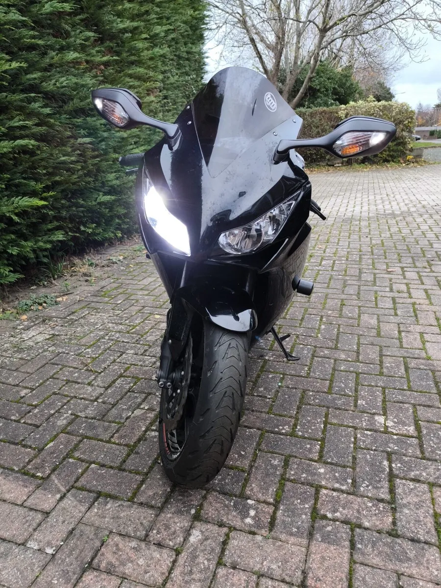 Honda CBR1000rr Fireblade 2018 - Image 2