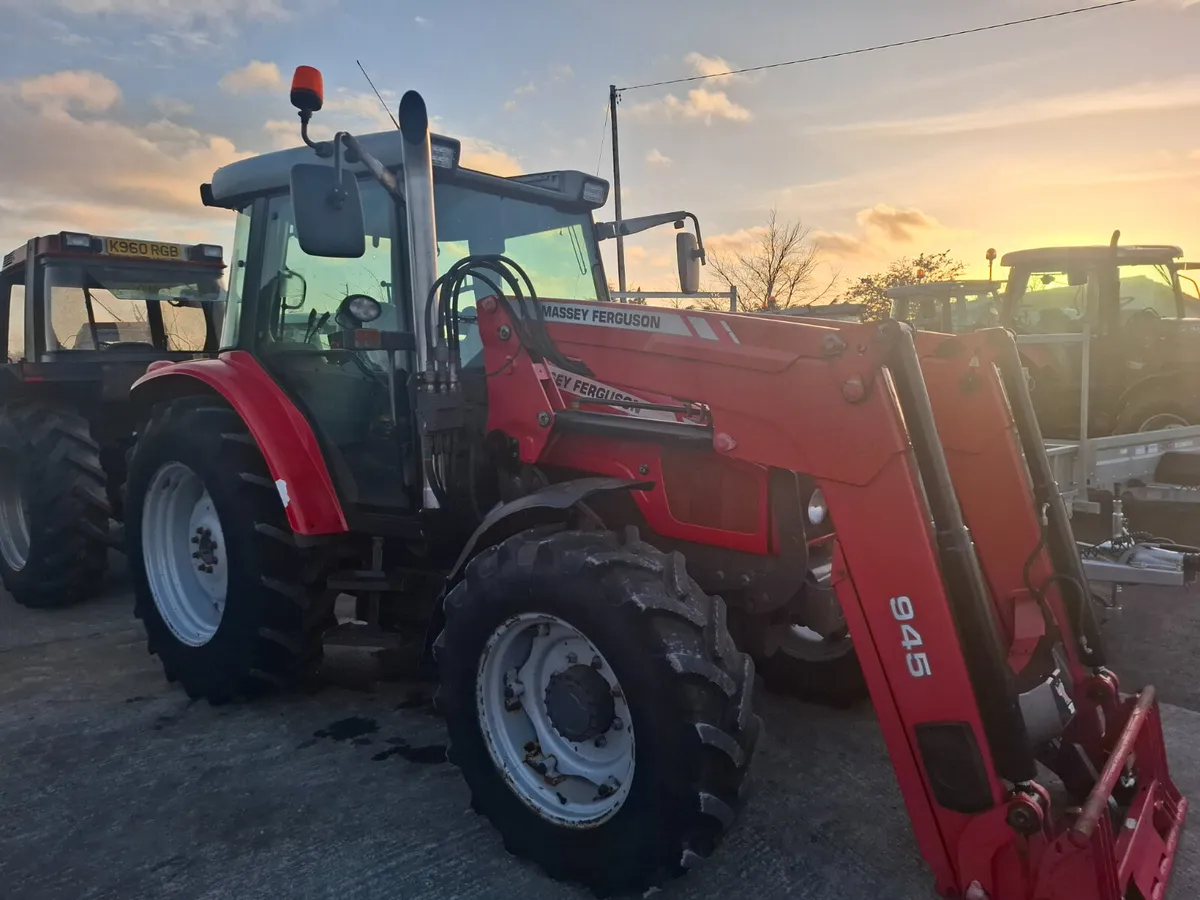 2011 Massey Ferguson 5435 dyna 4 - Image 2