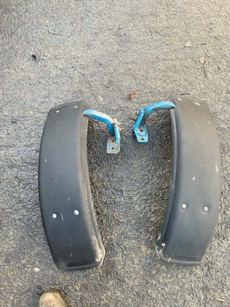 Ford 2wd front mudguards/ Weight carriers - Image 4