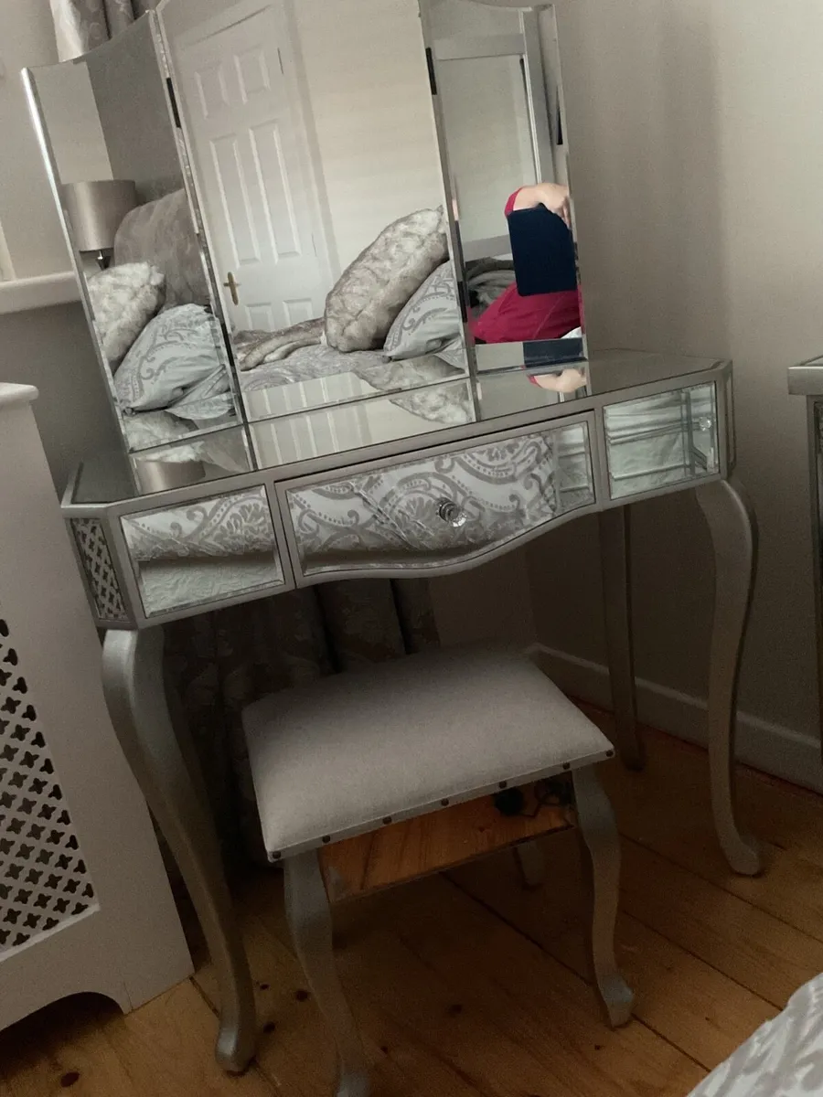 Dressing table and stool - Image 2