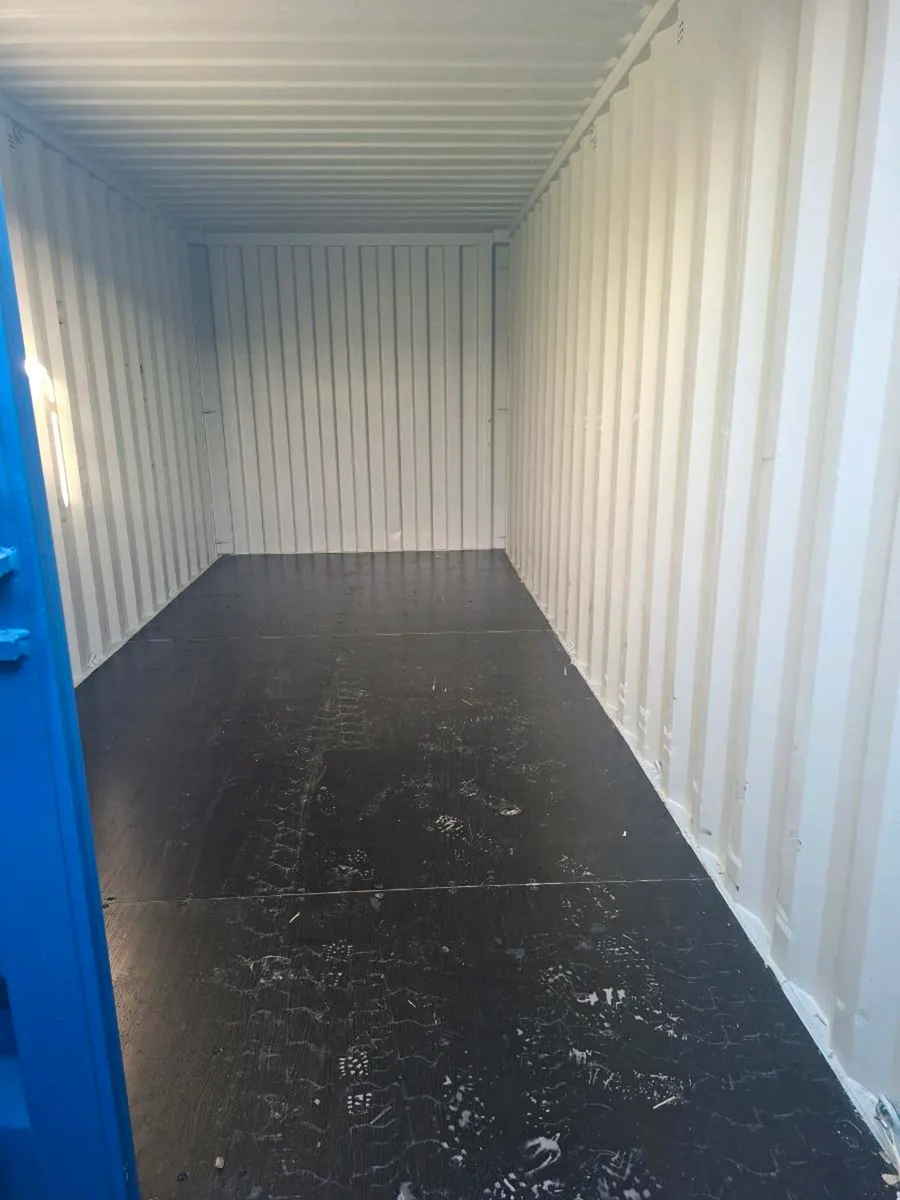 Containers and cabins - Image 1