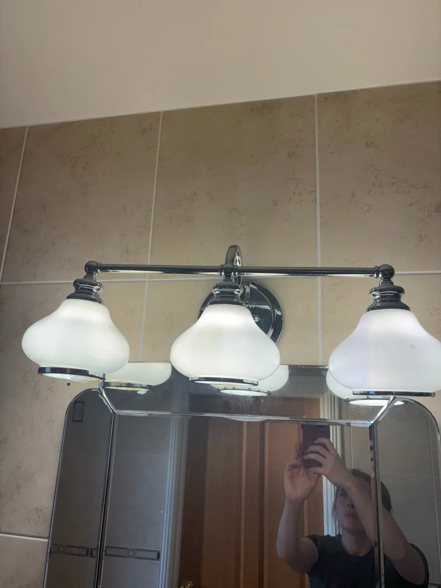 Bathroom light - Image 1